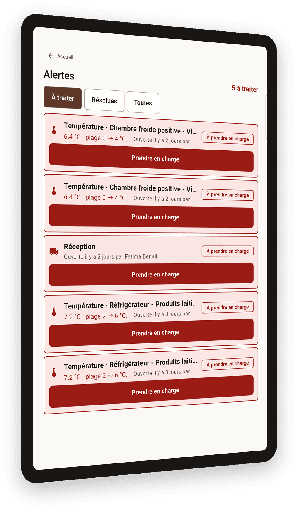 L’écran des alertes de la tablette : cinq non-conformités à prendre en charge.